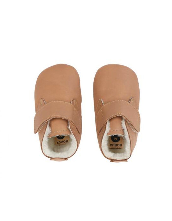 Chaussons en cuir soft soles - Bottine à scratch Fourrée  Desert Caramel (Bobux) – Image 2