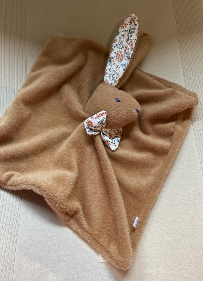 Doudou lapin couverture (Liena)