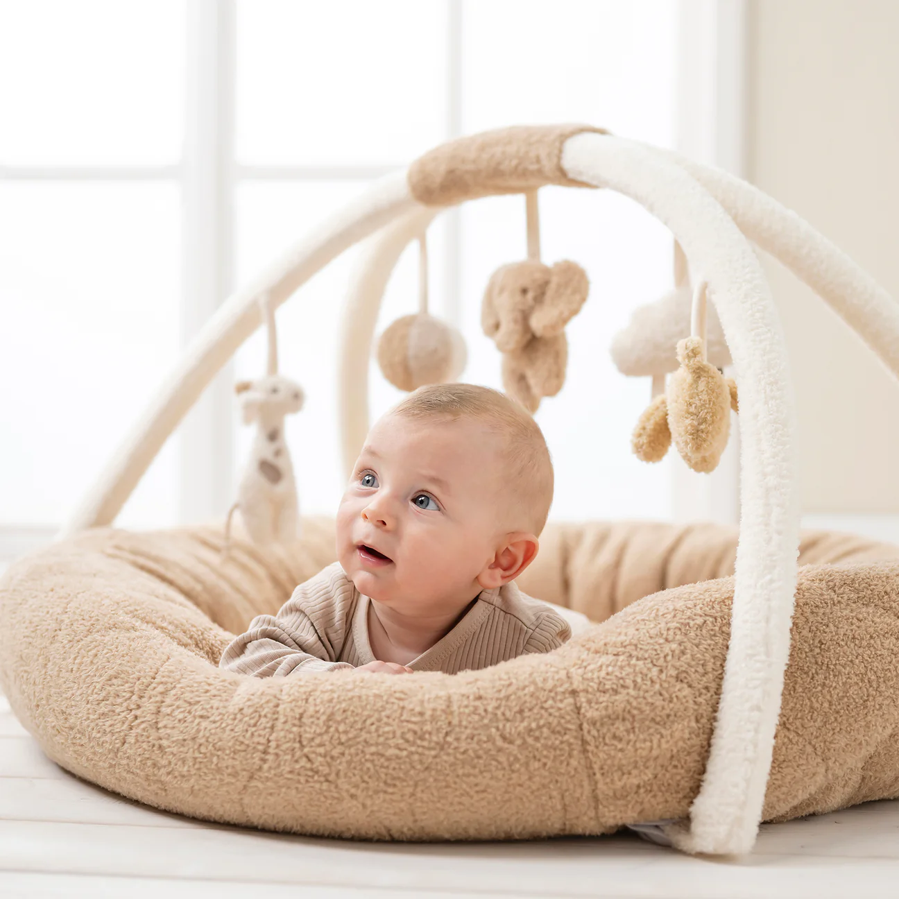 Tapis de jeu bébé avec arches éléphant rond 90 x 90 cm (Nattou)