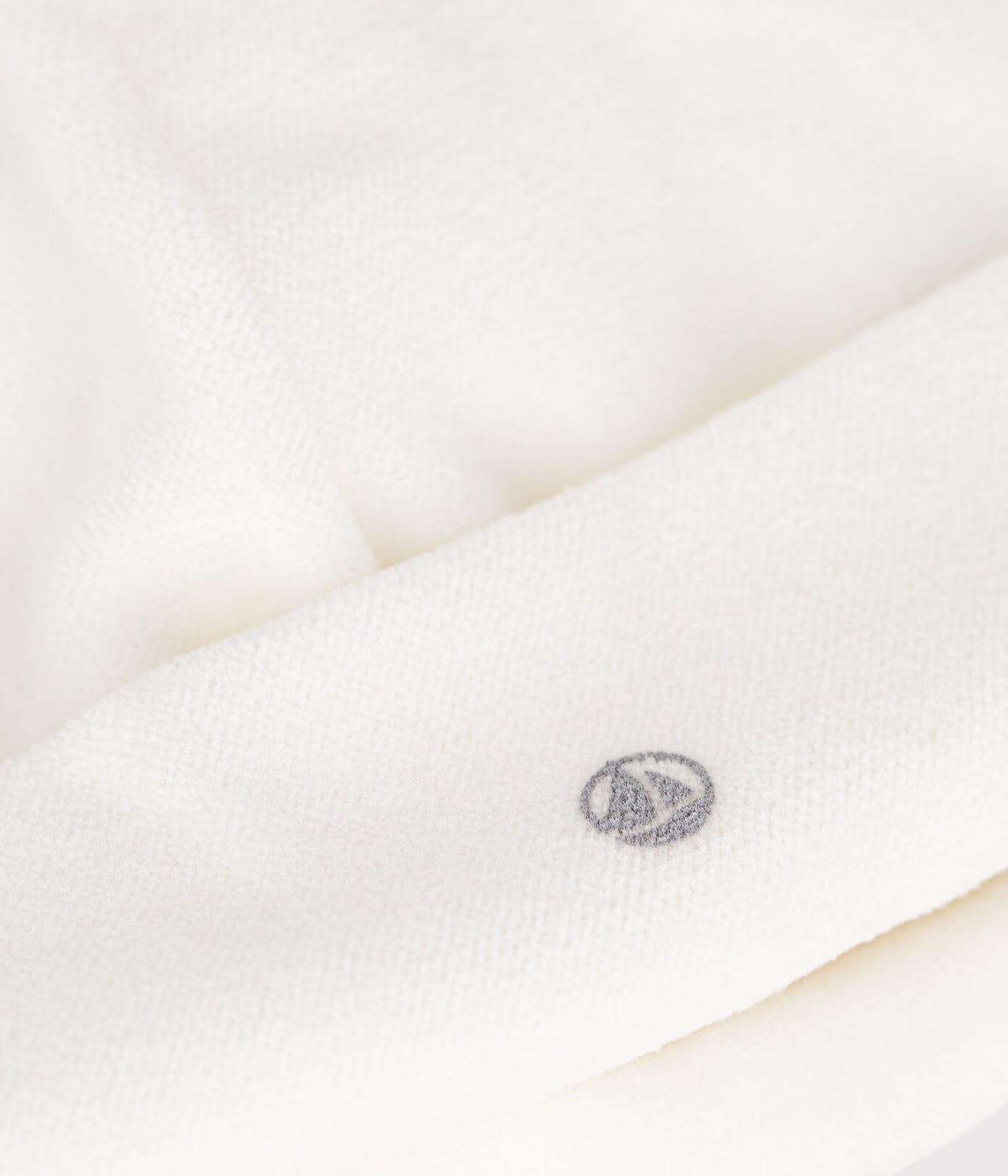 Bonnet naissance bébé en velours uni en coton AW26 (Petit Bateau) – Image 3