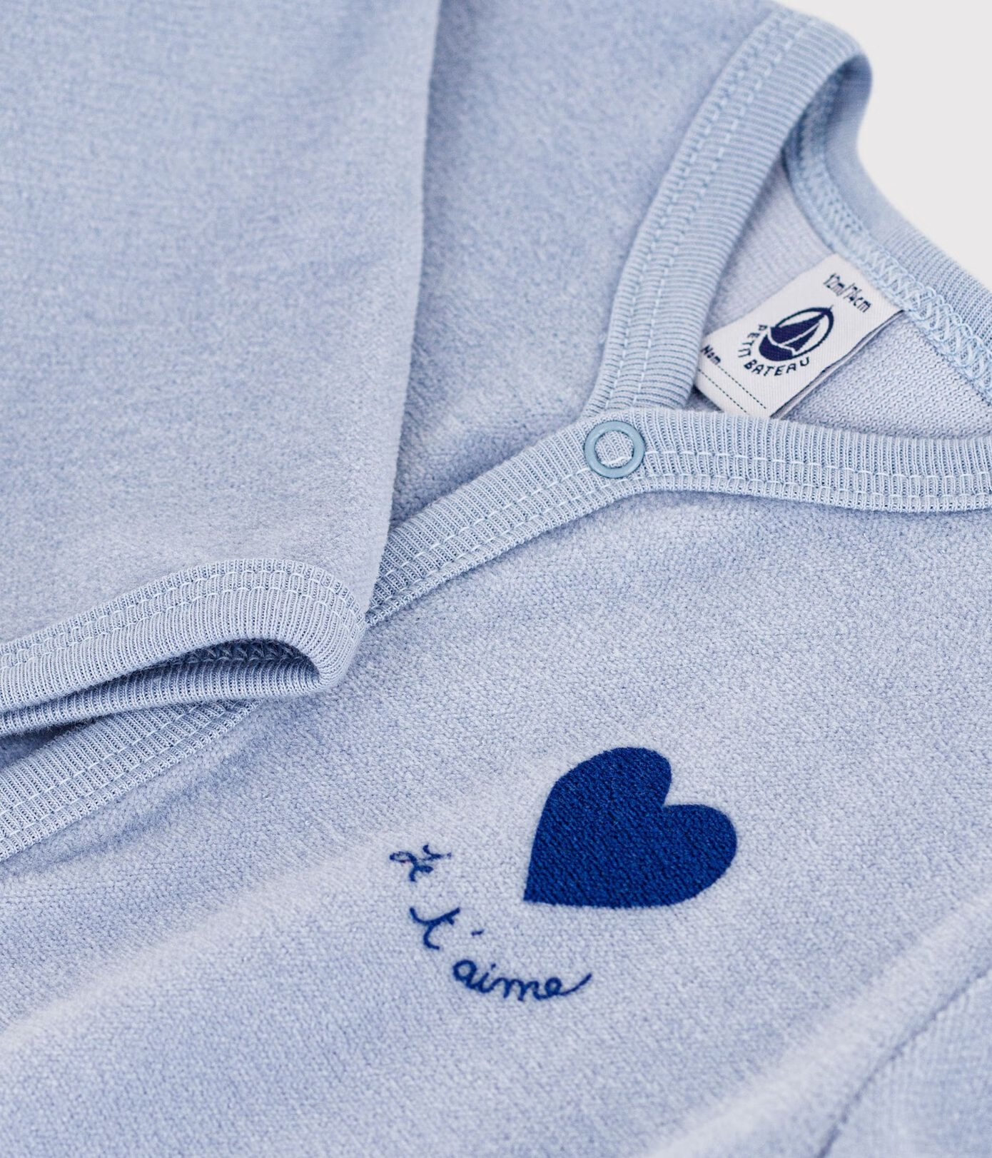 Pyjama bébé en velours uni Bleu avec motif placé AW26 (Petit Bateau) – Image 3
