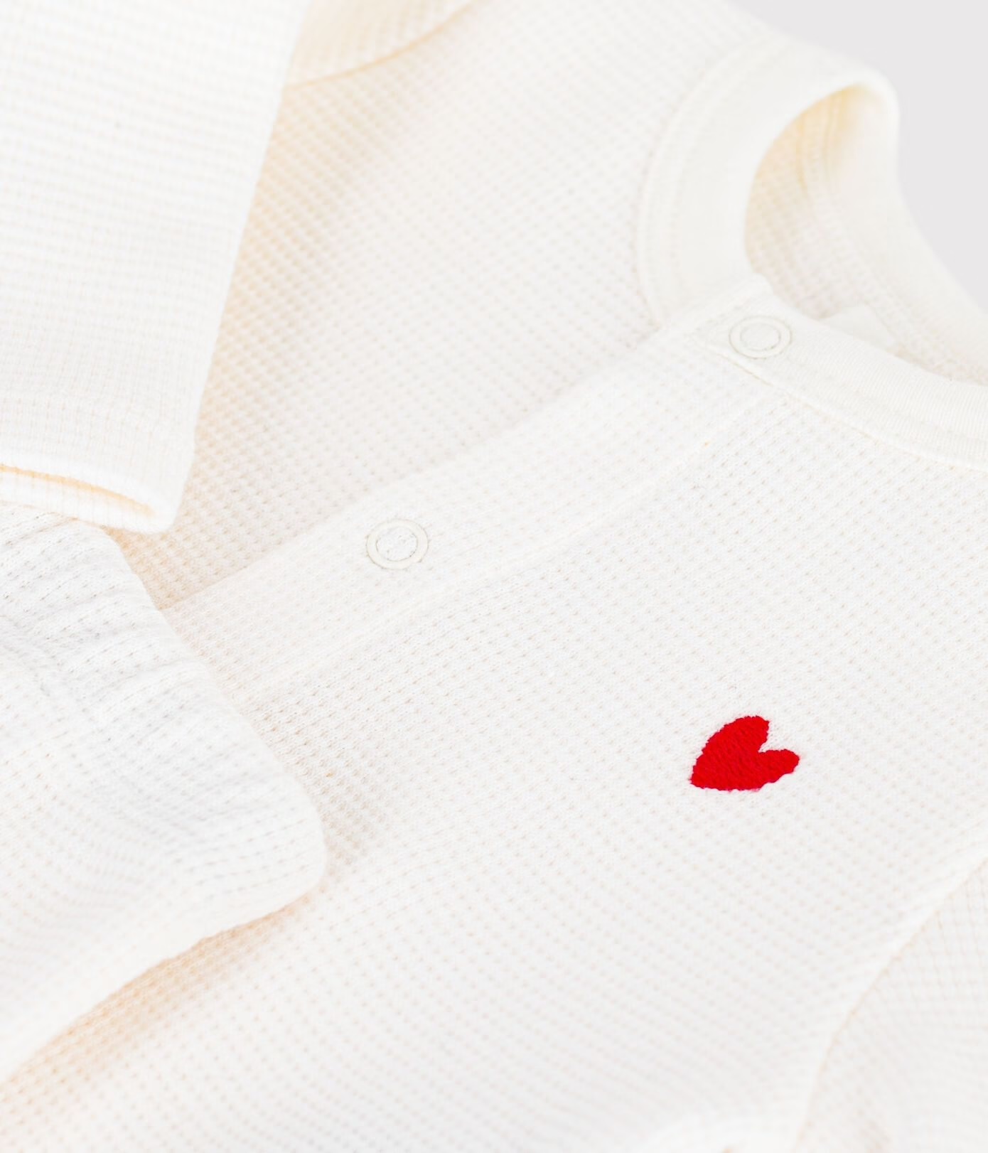 Ensemble bébé en coton brodé poitrine uni AW26 (Petit Bateau) – Image 3