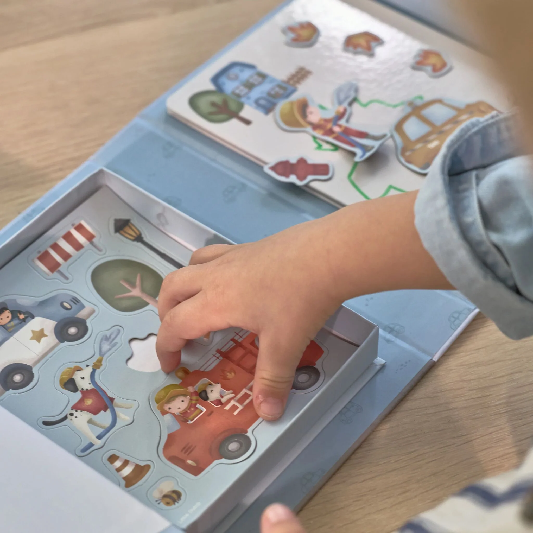 Livre magnétique -Bleu ( Little Dutch ) – Image 4